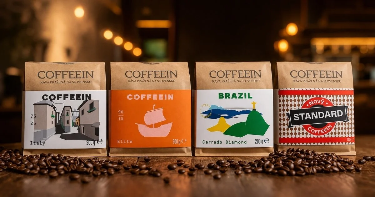 Balenia kávy Coffeein – Italy, Elite, Brazil a Standard na stole s kávovými zrnami